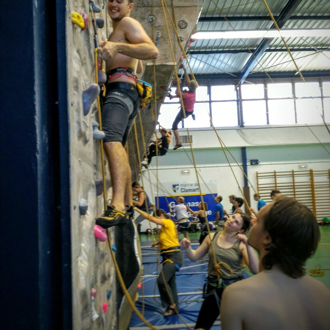 Club d'escalade de Clamart (Gymnase Léo Lagrange) : escalade, montagne, slackline ... 1